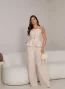 conjunto feminino de alfaiataria pantalona e blusa bege